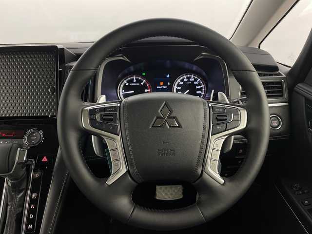 三菱 デリカＤ：５ シャモニー 新潟県 2025(令7)年 0.1千km グラファイトグレーメタリック/ブラックマイカ 4WD/e-Assist/登録済未使用車/マルチアラウンドモニター/両側パワースライドドア/パワーバックドア/レーダークルーズコントロール/LEDオートライト/ハーフレザーシート/シートヒーター/純正18インチアルミホイール/パドルシフト/ブラインドスポットウォーニング/ステアリングヒーター/スマートキー
