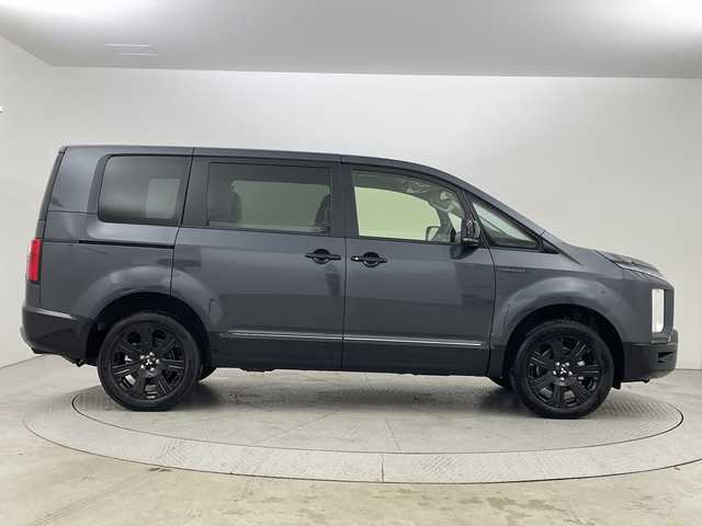 三菱 デリカＤ：５ シャモニー 新潟県 2025(令7)年 0.1千km グラファイトグレーメタリック/ブラックマイカ 4WD/e-Assist/登録済未使用車/マルチアラウンドモニター/両側パワースライドドア/パワーバックドア/レーダークルーズコントロール/LEDオートライト/ハーフレザーシート/シートヒーター/純正18インチアルミホイール/パドルシフト/ブラインドスポットウォーニング/ステアリングヒーター/スマートキー