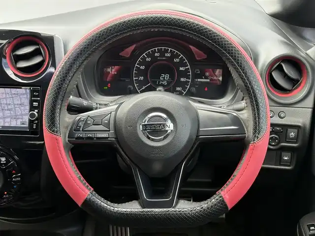 日産 ノート e－パワー ニスモ 埼玉県 2017(平29)年 10.5万km ダークメタルグレー (株)IDOMが運営する【じしゃロン鳩ヶ谷店】の自社ローン専用車両になりますこちらは現金またはオートローンご利用時の価格です。自社ローンご希望の方は別途その旨お申付け下さい/純正SDナビ/　(CD/DVD/Bluetooth接)/アラウンドビューモニター/フルセグテレビ/ＥＴＣ/ドライブレコーダー/プッシュスタート/エマージェンシーブレーキ/クリアランスソナー/レーンキープアシスト/オートライト/ＬＥＤヘッドライト