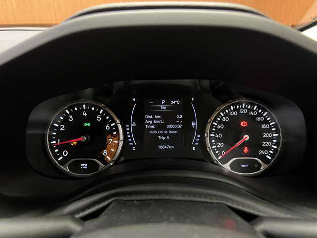 クライスラー・ジープ ジープ レネゲード セーフティエディション 千葉県 2017(平29)年 1.9万km ベージュ 限定車　/クルーズコントロール　/社外ナビ　/地デジＴＶ　/バックカメラ　/Ｂｌｕｅｔｏｏｔｈ接続　/ＢｅａｔｓＡｕｄｉｏ　/オートライト　/衝突軽減ブレーキ　/ＢＳＭ　/車線逸脱警報プラス　/ＥＴＣ　/ブラックルーフ