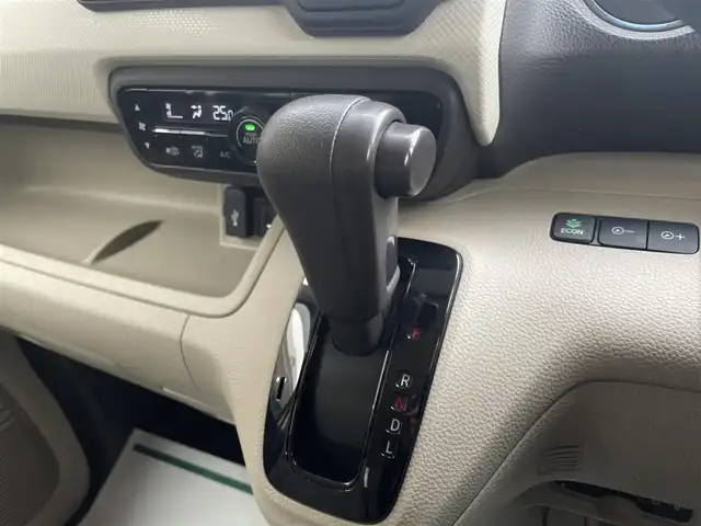 ホンダ Ｎ ＢＯＸ G L ホンダセンシング 愛媛県 2017(平29)年 4.4万km ルナシルバーM 社外SDナビ/【Bluetooth/ワンセグ/CD】/純正ドライブレコーダー/バックカメラ/追従クルーズコントロール/レーンキープアシスト/プッシュスタート/片側パワースライドドア/ETC/LEDヘッドライト/衝突被害軽減システム/レーンキープアシスト