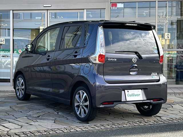 日産 デイズ ハイウェイスターG 静岡県 2015(平27)年 7.2万km プレミアムパープルP 純正ナビ/・（Bluetooth/CD/DVD/TV/AUX/ラジオ）/主要装備/・エマージェンシーブレーキー/・レーンキープアシスト/・横滑り防止装置/・アイドリングストップ/・全方位カメラ/・アラウンドビューモニター/・ステアリングリモコン/・ハーフレザーシート/・ベンチシート/・キセノンヘッドライト/・純正アルミホイール/・純正フロアマット/・ドライブレコーダー/・ETC/・インテリキー