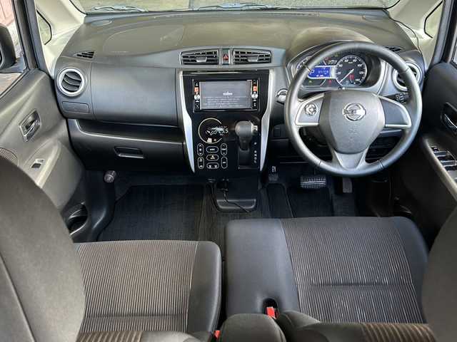 日産 デイズ ハイウェイスターG 静岡県 2015(平27)年 7.2万km プレミアムパープルP 純正ナビ/・（Bluetooth/CD/DVD/TV/AUX/ラジオ）/主要装備/・エマージェンシーブレーキー/・レーンキープアシスト/・横滑り防止装置/・アイドリングストップ/・全方位カメラ/・アラウンドビューモニター/・ステアリングリモコン/・ハーフレザーシート/・ベンチシート/・キセノンヘッドライト/・純正アルミホイール/・純正フロアマット/・ドライブレコーダー/・ETC/・インテリキー