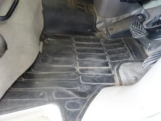 スズキ エブリイ PC リミテッド 静岡県 2020(令2)年 12.6万km シルキーシルバーメタリック 法人ワンオーナー・禁煙車/車検令和8年11月/前席パワーウインド/純正リモコンキー/オーバーヘッドコンソール/純正ゴムマット/純正ドアバイザー/保証書・取説