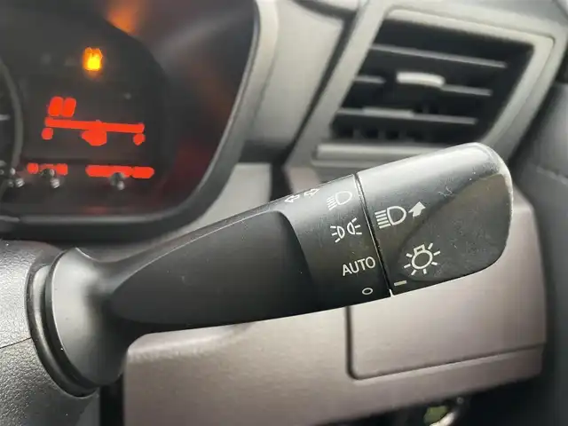 トヨタ ルーミー X S 石川県 2017(平29)年 8.3万km シルバー 4WD/純正メモリーナビ/純正CD/ワンセグTV/スマートキー/プッシュスタート/電動ミラー/レーダーブレーキ/オートライト/片側パワースライドドア/エアコン