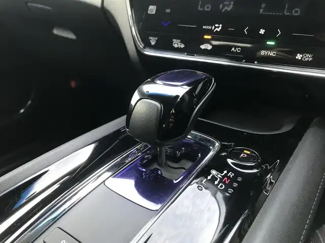 ホンダ ヴェゼル ハイブリッド Z 栃木県 2014(平26)年 12.7万km ルーセブラックM 株)IDOMが運営する【じしゃロン小山店】の自社ローン専用車両になります。こちらは現金またはオートローンご利用時の価格です。自社ローンご希望の方は別途その旨お申付け下さい//禁煙車/純正フルセグナビ/（CD/DVD/AM/FMラジオ）/(Bluetooth)/スマートキー/プッシュスタート/バックカメラ/ＥＴＣ/クルーズコントロール/シティブレーキアクティブシステム/シートヒーター/チップアップシート/ルーフレール/ステアリングリモコン/パドルシフト/電動格納ドアミラー/パワーウインドウ/オートライト/自動防眩ミラー