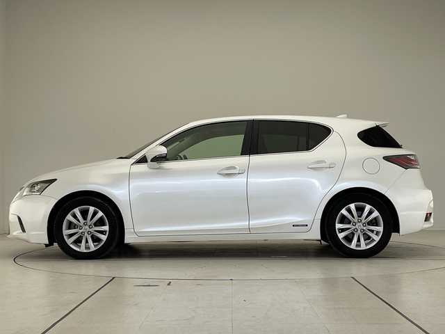 レクサス ＣＴ 200h バージョンC 愛知県 2015(平27)年 6.6万km ソニッククォーツ 純正ナビ/レーダークルーズコントロール/シートヒーター/バックカメラ/パワーシート/コーナーセンサー/パドルシフト/オートライト/ＥＴＣ/ステアリングスイッチ/スマートキー/プッシュスタート