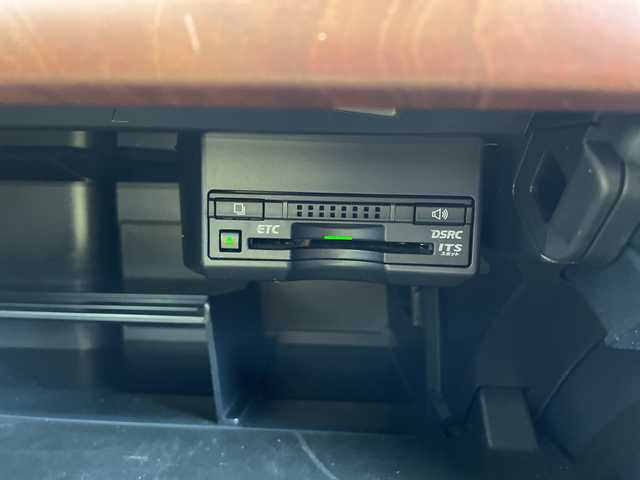 レクサス ＣＴ 200h バージョンC 愛知県 2015(平27)年 6.6万km ソニッククォーツ 純正ナビ/レーダークルーズコントロール/シートヒーター/バックカメラ/パワーシート/コーナーセンサー/パドルシフト/オートライト/ＥＴＣ/ステアリングスイッチ/スマートキー/プッシュスタート