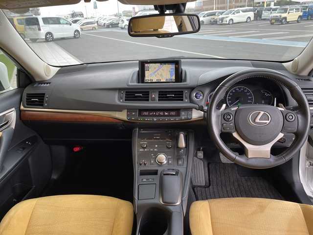 レクサス ＣＴ 200h バージョンC 愛知県 2015(平27)年 6.6万km ソニッククォーツ 純正ナビ/レーダークルーズコントロール/シートヒーター/バックカメラ/パワーシート/コーナーセンサー/パドルシフト/オートライト/ＥＴＣ/ステアリングスイッチ/スマートキー/プッシュスタート