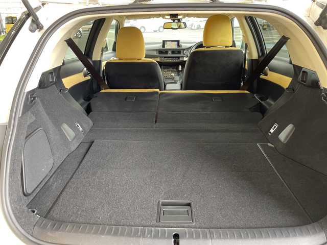 レクサス ＣＴ 200h バージョンC 愛知県 2015(平27)年 6.6万km ソニッククォーツ 純正ナビ/レーダークルーズコントロール/シートヒーター/バックカメラ/パワーシート/コーナーセンサー/パドルシフト/オートライト/ＥＴＣ/ステアリングスイッチ/スマートキー/プッシュスタート