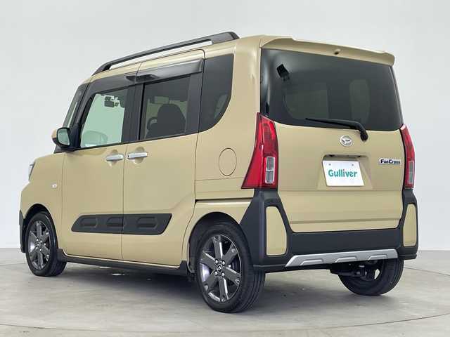 ダイハツ タント ファンクロスターボ 鹿児島県 2023(令5)年 1.7万km サンドベージュメタリック 社外SDナビ/（AM/FM/CD/DVD/Bluetooth/フルセグ）/バックカメラ/両側パワースライドドア/ETC/前後ドライブレコーダー/スマートアシスト/コーナーセンサー/ステアリングリモコン/オートハイビーム/シートヒーター/ブレーキホールド/LEDヘッドライト/スマートキー/純正アルミホイール/純正ラバーマット