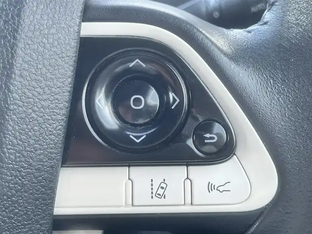 トヨタ プリウス Sセーフティプラス 島根県 2017(平29)年 7.2万km ホワイトパールクリスタルシャイン 純正アルパイン製９型メモリナビ　/フルセグＴＶ・ＤＶＤ再生・Ｂｌｕｅｔｏｏｔｈ接続　/バックカメラ　/ビルトインＥＴＣ　/モデリスタフルエアロ/ヘッドアップディプレイ/クルーズコントロール/衝突被害軽減ブレーキ　/レーンキープアシスト/前後コーナーセンサー/横滑り防止装置　/純正LEDヘッドライト/アイドリングストップ/スマートキー/プッシュスタート/社外15インチアルミホイール/純正フロアマット