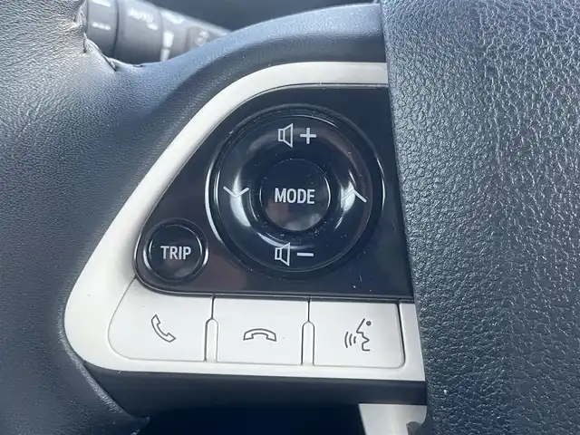 トヨタ プリウス Sセーフティプラス 島根県 2017(平29)年 7.2万km ホワイトパールクリスタルシャイン 純正アルパイン製９型メモリナビ　/フルセグＴＶ・ＤＶＤ再生・Ｂｌｕｅｔｏｏｔｈ接続　/バックカメラ　/ビルトインＥＴＣ　/モデリスタフルエアロ/ヘッドアップディプレイ/クルーズコントロール/衝突被害軽減ブレーキ　/レーンキープアシスト/前後コーナーセンサー/横滑り防止装置　/純正LEDヘッドライト/アイドリングストップ/スマートキー/プッシュスタート/社外15インチアルミホイール/純正フロアマット