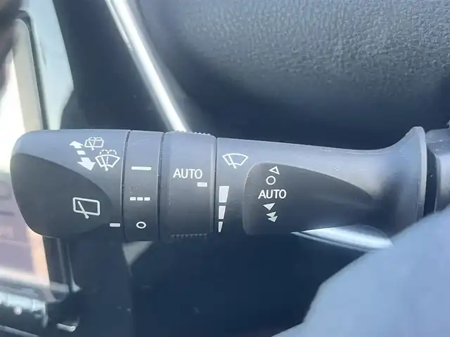 トヨタ プリウス Sセーフティプラス 島根県 2017(平29)年 7.2万km ホワイトパールクリスタルシャイン 純正アルパイン製９型メモリナビ　/フルセグＴＶ・ＤＶＤ再生・Ｂｌｕｅｔｏｏｔｈ接続　/バックカメラ　/ビルトインＥＴＣ　/モデリスタフルエアロ/ヘッドアップディプレイ/クルーズコントロール/衝突被害軽減ブレーキ　/レーンキープアシスト/前後コーナーセンサー/横滑り防止装置　/純正LEDヘッドライト/アイドリングストップ/スマートキー/プッシュスタート/社外15インチアルミホイール/純正フロアマット