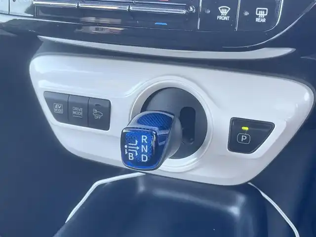 トヨタ プリウス Sセーフティプラス 島根県 2017(平29)年 7.2万km ホワイトパールクリスタルシャイン 純正アルパイン製９型メモリナビ　/フルセグＴＶ・ＤＶＤ再生・Ｂｌｕｅｔｏｏｔｈ接続　/バックカメラ　/ビルトインＥＴＣ　/モデリスタフルエアロ/ヘッドアップディプレイ/クルーズコントロール/衝突被害軽減ブレーキ　/レーンキープアシスト/前後コーナーセンサー/横滑り防止装置　/純正LEDヘッドライト/アイドリングストップ/スマートキー/プッシュスタート/社外15インチアルミホイール/純正フロアマット