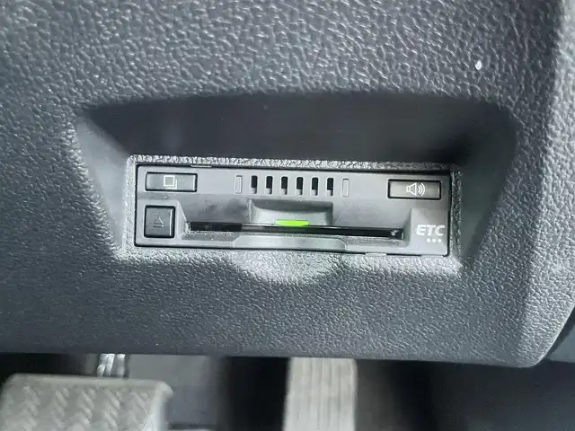 トヨタ プリウス Sセーフティプラス 島根県 2017(平29)年 7.2万km ホワイトパールクリスタルシャイン 純正アルパイン製９型メモリナビ　/フルセグＴＶ・ＤＶＤ再生・Ｂｌｕｅｔｏｏｔｈ接続　/バックカメラ　/ビルトインＥＴＣ　/モデリスタフルエアロ/ヘッドアップディプレイ/クルーズコントロール/衝突被害軽減ブレーキ　/レーンキープアシスト/前後コーナーセンサー/横滑り防止装置　/純正LEDヘッドライト/アイドリングストップ/スマートキー/プッシュスタート/社外15インチアルミホイール/純正フロアマット