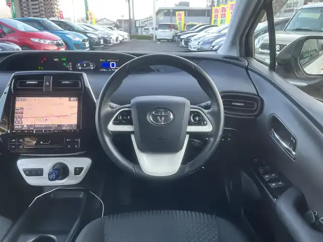 トヨタ プリウス Sセーフティプラス 島根県 2017(平29)年 7.2万km ホワイトパールクリスタルシャイン 純正アルパイン製９型メモリナビ　/フルセグＴＶ・ＤＶＤ再生・Ｂｌｕｅｔｏｏｔｈ接続　/バックカメラ　/ビルトインＥＴＣ　/モデリスタフルエアロ/ヘッドアップディプレイ/クルーズコントロール/衝突被害軽減ブレーキ　/レーンキープアシスト/前後コーナーセンサー/横滑り防止装置　/純正LEDヘッドライト/アイドリングストップ/スマートキー/プッシュスタート/社外15インチアルミホイール/純正フロアマット