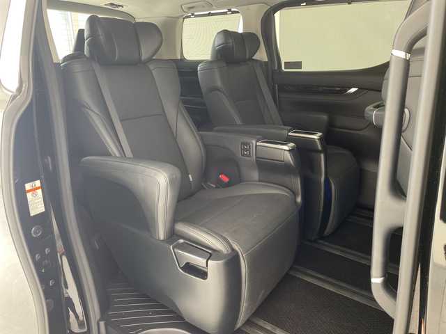 トヨタ アルファード S Cパッケージ 愛知県 2020(令2)年 5.5万km ブラック モデリスタエアロ/純正9型ディスプレイオーディオナビ/フリップダウンモニター/三眼LEDヘッドライト/両側パワースライドドア/レーダークルーズコントロール/シートヒーター/エアシート/バックカメラ/電動リアゲート/パワーシート/コーナーセンサー/純正アルミホイール/リアオートエアコン/レーンキープアシスト/オートマチックハイビーム/ドライブレコーダー/ETC/衝突軽減システム/フルセグ/CD DVD/Bluetooth/ステアリングスイッチ/スマートキー/プッシュスタート