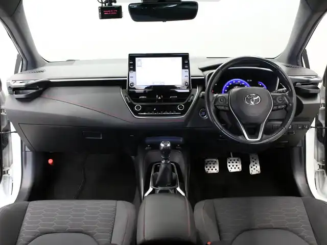 トヨタ カローラ スポーツ G Z 三重県 2020(令2)年 5.1万km ホワイトパールクリスタルシャイン TRDエアロ/社外リアスポイラー/柿本レーシング GT box 06＆S マフラー/セーフティセンス/純正ディスプレイオーディオ/・地デジTV/・Bluetooth/バックカメラ/コムテック前後ドライブレコーダー/全車速追従機能付レーダークルーズコントロール/レーントレーシングアラート/ブラインドスポットモニター/クリアランスソナー/バックソナー/リアクロストラフィックアラート/革コンビシートセット/・レッド革/ブラックウルトラスエードコンビシート/・前席シートヒーター/・シートバックポケット/ビルトインETC/丸型1灯式LEDヘッドランプ/・オートライト/オートマチックハイビーム/LEDフォグランプ/プッシュエンジンスタート/スマートキー×2/新車時保証書/取扱説明書