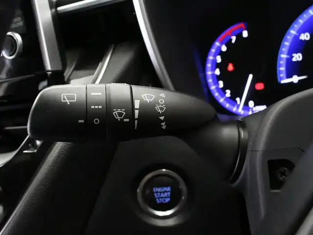 トヨタ カローラ スポーツ G Z 三重県 2020(令2)年 5.1万km ホワイトパールクリスタルシャイン TRDエアロ/社外リアスポイラー/柿本レーシング GT box 06＆S マフラー/セーフティセンス/純正ディスプレイオーディオ/・地デジTV/・Bluetooth/バックカメラ/コムテック前後ドライブレコーダー/全車速追従機能付レーダークルーズコントロール/レーントレーシングアラート/ブラインドスポットモニター/クリアランスソナー/バックソナー/リアクロストラフィックアラート/革コンビシートセット/・レッド革/ブラックウルトラスエードコンビシート/・前席シートヒーター/・シートバックポケット/ビルトインETC/丸型1灯式LEDヘッドランプ/・オートライト/オートマチックハイビーム/LEDフォグランプ/プッシュエンジンスタート/スマートキー×2/新車時保証書/取扱説明書