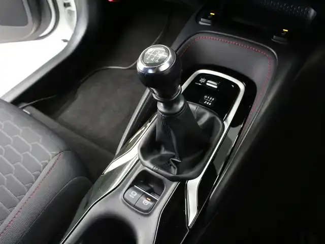 トヨタ カローラ スポーツ G Z 三重県 2020(令2)年 5.1万km ホワイトパールクリスタルシャイン TRDエアロ/社外リアスポイラー/柿本レーシング GT box 06＆S マフラー/セーフティセンス/純正ディスプレイオーディオ/・地デジTV/・Bluetooth/バックカメラ/コムテック前後ドライブレコーダー/全車速追従機能付レーダークルーズコントロール/レーントレーシングアラート/ブラインドスポットモニター/クリアランスソナー/バックソナー/リアクロストラフィックアラート/革コンビシートセット/・レッド革/ブラックウルトラスエードコンビシート/・前席シートヒーター/・シートバックポケット/ビルトインETC/丸型1灯式LEDヘッドランプ/・オートライト/オートマチックハイビーム/LEDフォグランプ/プッシュエンジンスタート/スマートキー×2/新車時保証書/取扱説明書