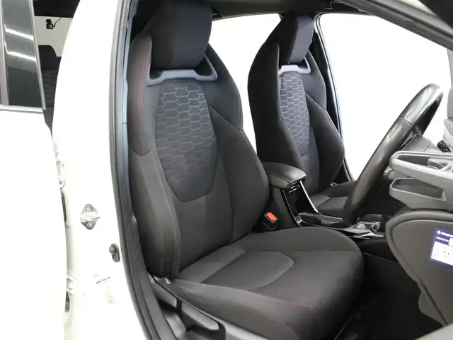 トヨタ カローラ スポーツ G Z 三重県 2020(令2)年 5.1万km ホワイトパールクリスタルシャイン TRDエアロ/社外リアスポイラー/柿本レーシング GT box 06＆S マフラー/セーフティセンス/純正ディスプレイオーディオ/・地デジTV/・Bluetooth/バックカメラ/コムテック前後ドライブレコーダー/全車速追従機能付レーダークルーズコントロール/レーントレーシングアラート/ブラインドスポットモニター/クリアランスソナー/バックソナー/リアクロストラフィックアラート/革コンビシートセット/・レッド革/ブラックウルトラスエードコンビシート/・前席シートヒーター/・シートバックポケット/ビルトインETC/丸型1灯式LEDヘッドランプ/・オートライト/オートマチックハイビーム/LEDフォグランプ/プッシュエンジンスタート/スマートキー×2/新車時保証書/取扱説明書