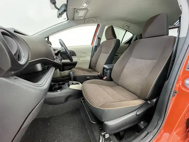 トヨタ アクア G 滋賀県 2012(平24)年 12.6万km シトラスオレンジマイカメタリック 純正HDDナビ/【Bluetooth/SD/HDD/フルセグ】/バックカメラ/シートヒーター/テレビキャンセラー/純正LEDライト/ETC