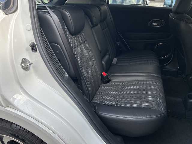 ホンダ ヴェゼル ハイブリッド 福岡県 2016(平28)年 9.2万km ホワイトオーキッドパール 純正ナビ・AM/FM・CD/DVD/フルTV・USB・HDMI・AUX/純正フロアマット/ETC（ビルド）/パドルシフト/クルーズコントロール/シートヒーター（D.N)/ブレーキホールド/横滑り防止/オートライト/車両接近通報装置/ウィンドシールドデアイサー/電動格納ミラー