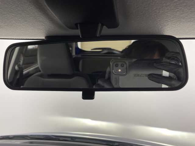 スズキ スイフト HYBRID MZ 道央・札幌 2023(令5)年 0.4万km キャラバンアイボリーパールM / シルバー2トーン ・４ＷＤ　/スズキセーフティサポート/・デュアルセンサーブレーキサポート２　/・ブラインドスポットモニター/・ドライバーモニタリングシステム/・アダプティブクルーズコントロール/・純正9インチメモリーナビゲーション/・CD/DVD/BT/フルセグTV/・スズキコネクト　/・バックカメラ/全方位カメラ　/・オートクルーズコントロール　/・シートヒーター＆リヤヒーターダクト/・マニュアルモード付パドルシフト/・アダプティブハイビームシステム/・オートライト/ＬＥＤライト/プレミアムUV＆IRカットガラス