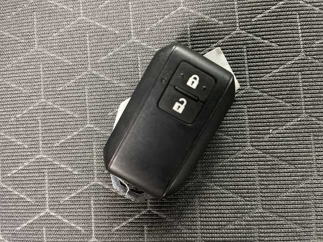 スズキ スイフト HYBRID MZ 道央・札幌 2023(令5)年 0.4万km キャラバンアイボリーパールM / シルバー2トーン ・４ＷＤ　/スズキセーフティサポート/・デュアルセンサーブレーキサポート２　/・ブラインドスポットモニター/・ドライバーモニタリングシステム/・アダプティブクルーズコントロール/・純正9インチメモリーナビゲーション/・CD/DVD/BT/フルセグTV/・スズキコネクト　/・バックカメラ/全方位カメラ　/・オートクルーズコントロール　/・シートヒーター＆リヤヒーターダクト/・マニュアルモード付パドルシフト/・アダプティブハイビームシステム/・オートライト/ＬＥＤライト/プレミアムUV＆IRカットガラス