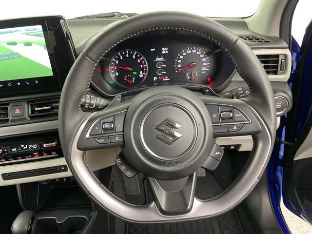 スズキ スイフト HYBRID MZ 道央・札幌 2023(令5)年 0.4万km キャラバンアイボリーパールM / シルバー2トーン ・４ＷＤ　/スズキセーフティサポート/・デュアルセンサーブレーキサポート２　/・ブラインドスポットモニター/・ドライバーモニタリングシステム/・アダプティブクルーズコントロール/・純正9インチメモリーナビゲーション/・CD/DVD/BT/フルセグTV/・スズキコネクト　/・バックカメラ/全方位カメラ　/・オートクルーズコントロール　/・シートヒーター＆リヤヒーターダクト/・マニュアルモード付パドルシフト/・アダプティブハイビームシステム/・オートライト/ＬＥＤライト/プレミアムUV＆IRカットガラス