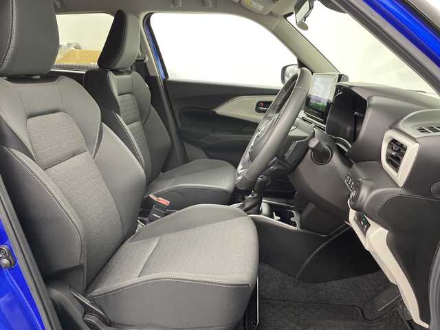 スズキ スイフト HYBRID MZ 道央・札幌 2023(令5)年 0.4万km キャラバンアイボリーパールM / シルバー2トーン ・４ＷＤ　/スズキセーフティサポート/・デュアルセンサーブレーキサポート２　/・ブラインドスポットモニター/・ドライバーモニタリングシステム/・アダプティブクルーズコントロール/・純正9インチメモリーナビゲーション/・CD/DVD/BT/フルセグTV/・スズキコネクト　/・バックカメラ/全方位カメラ　/・オートクルーズコントロール　/・シートヒーター＆リヤヒーターダクト/・マニュアルモード付パドルシフト/・アダプティブハイビームシステム/・オートライト/ＬＥＤライト/プレミアムUV＆IRカットガラス