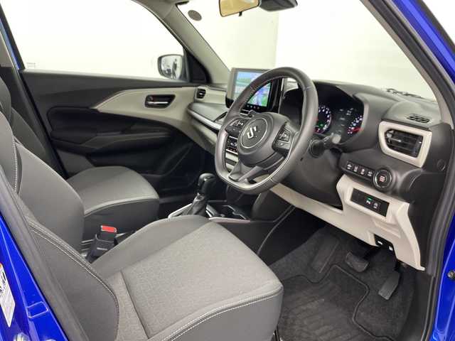 スズキ スイフト HYBRID MZ 道央・札幌 2023(令5)年 0.4万km キャラバンアイボリーパールM / シルバー2トーン ・４ＷＤ　/スズキセーフティサポート/・デュアルセンサーブレーキサポート２　/・ブラインドスポットモニター/・ドライバーモニタリングシステム/・アダプティブクルーズコントロール/・純正9インチメモリーナビゲーション/・CD/DVD/BT/フルセグTV/・スズキコネクト　/・バックカメラ/全方位カメラ　/・オートクルーズコントロール　/・シートヒーター＆リヤヒーターダクト/・マニュアルモード付パドルシフト/・アダプティブハイビームシステム/・オートライト/ＬＥＤライト/プレミアムUV＆IRカットガラス