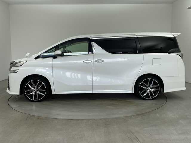 トヨタ ヴェルファイア Z 兵庫県 2015(平27)年 6.9万km ホワイトパールクリスタルシャイン ・純正9インチナビ（CD/DVD/SD/TV/BT)/・純正フリップダウンモニター/・バックカメラ/・ビルトインETC/・純正前方ドライブレコーダー/・両側パワースライドドア/・オートライト/・LEDライト/・社外20インチアルミホイール/・純正アルミホイール4本積み込み/・スマートキー/・プッシュスタート