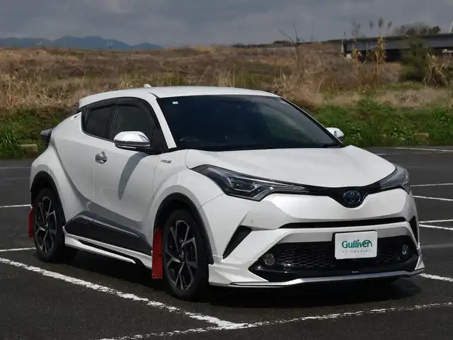 トヨタ Ｃ－ＨＲ G LEDエディション 福岡県 2018(平30)年 2万km ホワイトパールクリスタルシャイン モデリスタフルエアロ/TRDマッドフラップ/純正9インチメモリナビ【NSZT-Y66T】/フルセグTV・BT・CD・DVD・HDMI・FM・AM/バック/フロントカメラ/ETC/レーダークルーズコントロール/プリクラッシュセーフティ/レーンディパーチャーアラート/オートマチックハイビーム/ブラインドスポットモニター/クリアランスソナー/ブレーキホールド/シーケンシャルウインカー/純正LEDヘッドライト/ハーフレザーシート/シートヒーター/革巻きステアリング/保証書・取説・スペアキー