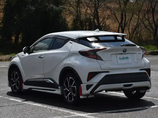 トヨタ Ｃ－ＨＲ G LEDエディション 福岡県 2018(平30)年 2万km ホワイトパールクリスタルシャイン モデリスタフルエアロ/TRDマッドフラップ/純正9インチメモリナビ【NSZT-Y66T】/フルセグTV・BT・CD・DVD・HDMI・FM・AM/バック/フロントカメラ/ETC/レーダークルーズコントロール/プリクラッシュセーフティ/レーンディパーチャーアラート/オートマチックハイビーム/ブラインドスポットモニター/クリアランスソナー/ブレーキホールド/シーケンシャルウインカー/純正LEDヘッドライト/ハーフレザーシート/シートヒーター/革巻きステアリング/保証書・取説・スペアキー