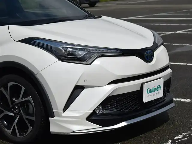 トヨタ Ｃ－ＨＲ G LEDエディション 福岡県 2018(平30)年 2万km ホワイトパールクリスタルシャイン モデリスタフルエアロ/TRDマッドフラップ/純正9インチメモリナビ【NSZT-Y66T】/フルセグTV・BT・CD・DVD・HDMI・FM・AM/バック/フロントカメラ/ETC/レーダークルーズコントロール/プリクラッシュセーフティ/レーンディパーチャーアラート/オートマチックハイビーム/ブラインドスポットモニター/クリアランスソナー/ブレーキホールド/シーケンシャルウインカー/純正LEDヘッドライト/ハーフレザーシート/シートヒーター/革巻きステアリング/保証書・取説・スペアキー