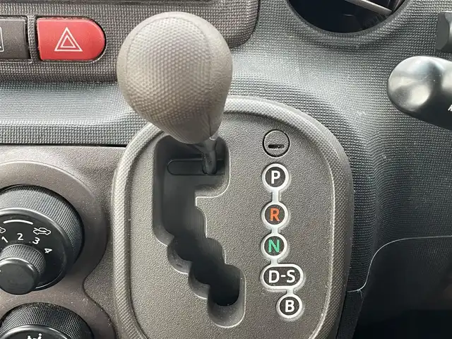 トヨタ ポルテ X 滋賀県 2012(平24)年 10.9万km スーパーレッドⅤ 純正ナビ/・Bluetooth/・フルセグ/・バックカメラ/片側パワースライドドア/電動格納ミラー/フォグライト/純正フロアマット/EBD（電子制動力配分装置）