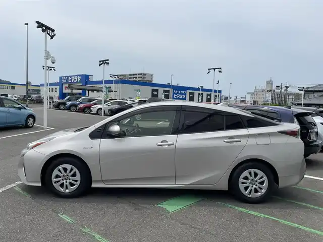 トヨタ プリウス S 長崎県 2017(平29)年 6.2万km スティールブロンドM 社外メモリナビ/バックカメラ/前後ドライブレコーダー/オートライト/LEDヘッドライト/横滑り防止/ステアリングスイッチ/ETC/スマートキー