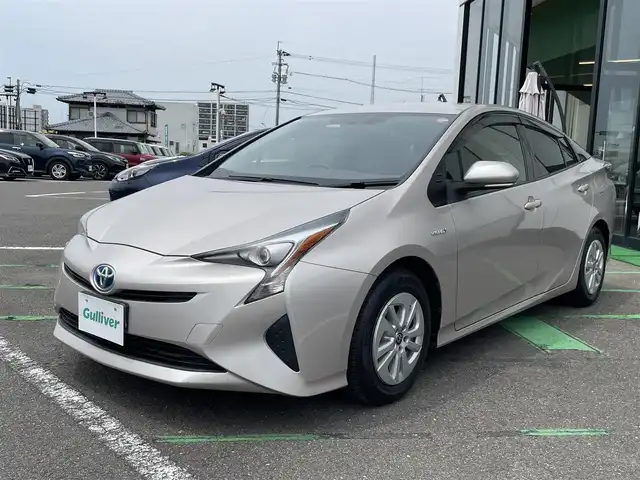 トヨタ プリウス S 長崎県 2017(平29)年 6.2万km スティールブロンドM 社外メモリナビ/バックカメラ/前後ドライブレコーダー/オートライト/LEDヘッドライト/横滑り防止/ステアリングスイッチ/ETC/スマートキー
