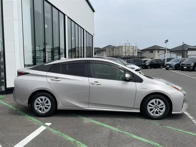 トヨタ プリウス S 長崎県 2017(平29)年 6.2万km スティールブロンドM 社外メモリナビ/バックカメラ/前後ドライブレコーダー/オートライト/LEDヘッドライト/横滑り防止/ステアリングスイッチ/ETC/スマートキー
