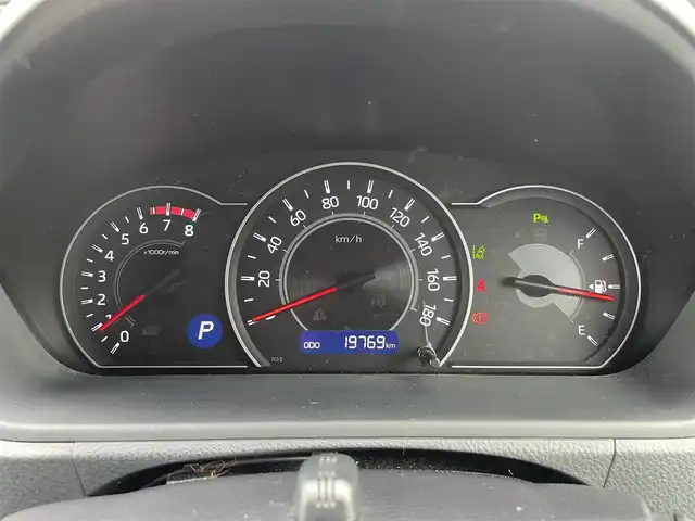 トヨタ ヴォクシー ZS 煌Ⅱ 愛知県 2019(令1)年 2万km ホワイトパールクリスタルシャイン ・純正SDメモリーナビ/・バックカメラ/・フルセグTV/・CD/DVD再生/・ETC（新セキュリティ対応）/・Bluetooth/USB/IWCH接続/・3列シート/・両側パワースライドドア/・社外製フロアマット/・ウォークスルー（1列目）/・純正16インチアルミホイール/・LEDヘッドライト/・オートマチックハイビーム/・コーナーセンサー（後方）/・横滑り防止装置/・衝突軽減ブレーキ/・レーンキープアシスト/・ドライブレコーダー（前）/・充電用USBポート（2個）/・クルーズコントロール/・MTモード付きAT/・全席オートエアコン/・カロッツェリアスピーカー/・モデリスタ シグネチャーイルミブレード