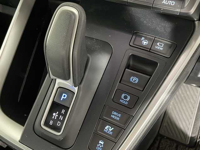トヨタ ヴォクシー ハイブリッド S－Z 福岡県 2023(令5)年 2.9万km グリッターブラックガラスフレーク ・LEDヘッドライト/・前後ドラレコ/・電動パーキング/・両側パワスラ/・電動リアゲート/・17インチ純正ホイール/・パーキングアシスト/・ビルトインETC2.0 /・レーンキープアシスト/・横滑り防止システム/・前後コーナーセンサー/・ACC/・プッシュスタート/・スマートキー/・デジタルインナーミラー/・クリアランスソナー/・ステアリングヒーター/・トヨタセーフティセンス/・ディスプレイオーディオ/・衝突軽減ブレーキシステム