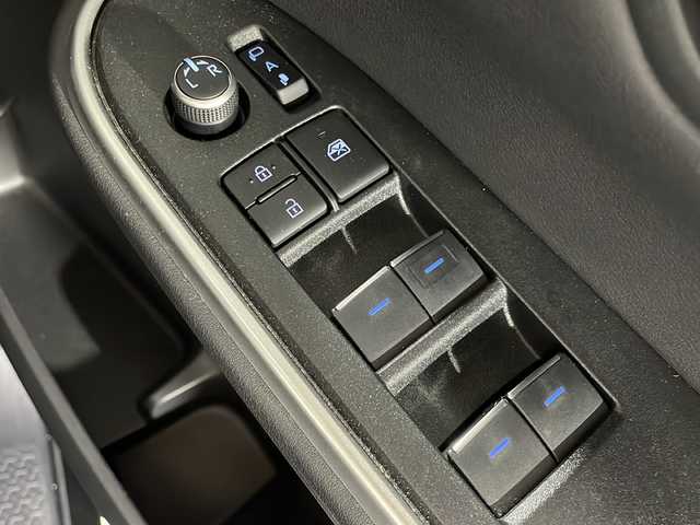トヨタ ヴォクシー ハイブリッド S－Z 福岡県 2023(令5)年 2.9万km グリッターブラックガラスフレーク ・LEDヘッドライト/・前後ドラレコ/・電動パーキング/・両側パワスラ/・電動リアゲート/・17インチ純正ホイール/・パーキングアシスト/・ビルトインETC2.0 /・レーンキープアシスト/・横滑り防止システム/・前後コーナーセンサー/・ACC/・プッシュスタート/・スマートキー/・デジタルインナーミラー/・クリアランスソナー/・ステアリングヒーター/・トヨタセーフティセンス/・ディスプレイオーディオ/・衝突軽減ブレーキシステム