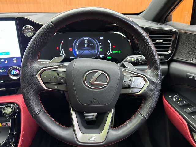 レクサス ＮＸ 350h Fスポーツ 千葉県 2022(令4)年 2.7万km ソニッククロム マークレビンソンサウンド　/パノラマルーフ　/赤黒革シート　/オレンジキャリパー　/ＡＣＣ　/ナビ　/ＴＶ　/３６０°シートＨ　/ベンチレーション　/３眼ＬＥＤライト　/ＨＵＤ　/おくだけ充電　/デジタルインナーミラー