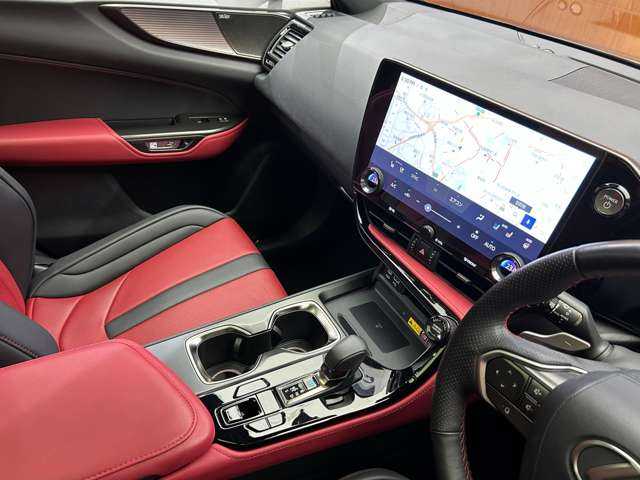 レクサス ＮＸ 350h Fスポーツ 千葉県 2022(令4)年 2.7万km ソニッククロム マークレビンソンサウンド　/パノラマルーフ　/赤黒革シート　/オレンジキャリパー　/ＡＣＣ　/ナビ　/ＴＶ　/３６０°シートＨ　/ベンチレーション　/３眼ＬＥＤライト　/ＨＵＤ　/おくだけ充電　/デジタルインナーミラー