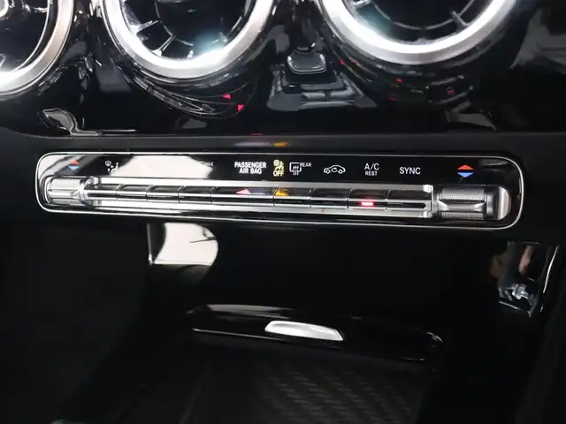 メルセデス・ベンツ Ｍ・ベンツ Ａ２００ｄ AMGライン 静岡県 2019(令1)年 2.7万km ポーラホワイト 衝突軽減ブレーキ　/半革　/ＡＣＣ　/純正ナビＴＶ　/ＬＥＤ　/ＥＴＣ　/パドルシフト　/シートキネティクス　/パワーシート／ヒーター　/純正１８ＡＷ　/コーナーセンサー　/パーキングアシスト　/キーレスゴー