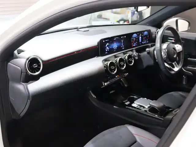 メルセデス・ベンツ Ｍ・ベンツ Ａ２００ｄ AMGライン 静岡県 2019(令1)年 2.7万km ポーラホワイト 衝突軽減ブレーキ　/半革　/ＡＣＣ　/純正ナビＴＶ　/ＬＥＤ　/ＥＴＣ　/パドルシフト　/シートキネティクス　/パワーシート／ヒーター　/純正１８ＡＷ　/コーナーセンサー　/パーキングアシスト　/キーレスゴー