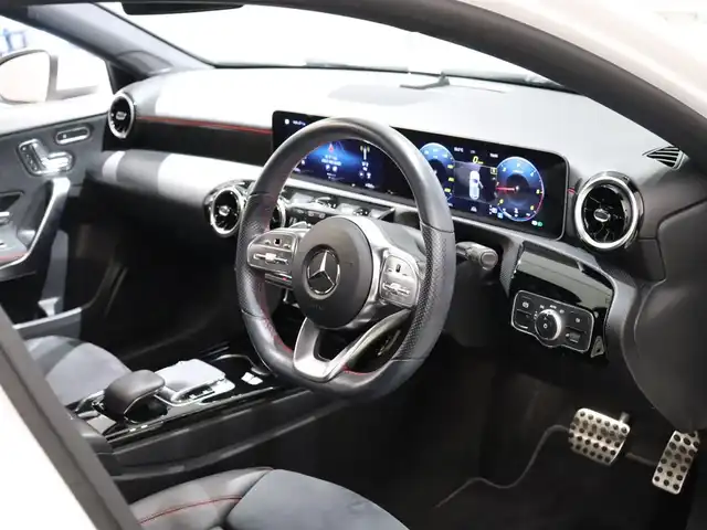 メルセデス・ベンツ Ｍ・ベンツ Ａ２００ｄ AMGライン 静岡県 2019(令1)年 2.7万km ポーラホワイト 衝突軽減ブレーキ　/半革　/ＡＣＣ　/純正ナビＴＶ　/ＬＥＤ　/ＥＴＣ　/パドルシフト　/シートキネティクス　/パワーシート／ヒーター　/純正１８ＡＷ　/コーナーセンサー　/パーキングアシスト　/キーレスゴー