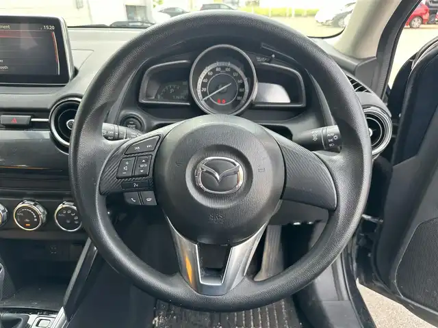 マツダ デミオ 13S 道北・旭川 2015(平27)年 7.2万km ディープクリスタルブルーマイカ (株)IDOMが運営する【じしゃロン旭川店】の自社ローン専用車両になります。こちらは現金またはオートローンご利用時の価格です。自社ローンご希望の方は別途その旨お申付け下さい/　/・純正ナビ(BT)/・レーダーブレーキ/・プッシュスタート/・スマートキー2個/・積込サマータイヤ SW185/65R15/・取扱説明書